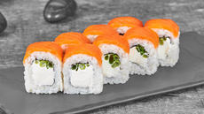 Ролл филадельфия с луком - Доставка суши, роллов, пиццы в Новосибирске