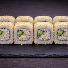 Ролл калифорния в кунжуте - Доставка суши, роллов, пиццы в Новосибирске